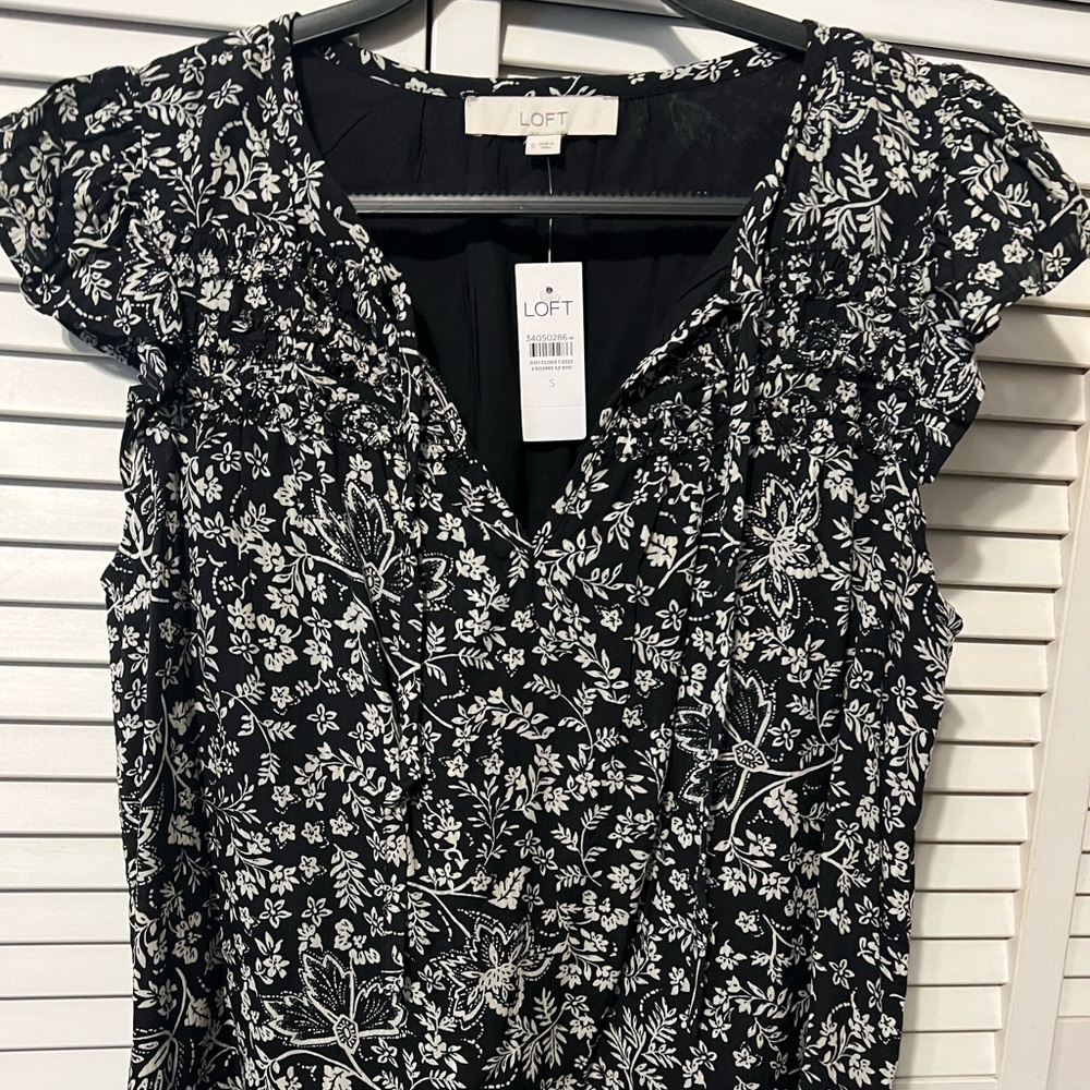 LOFT NWT lined sleeveless blouse